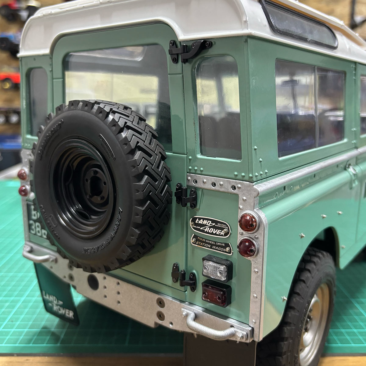 Boom Racing BRX02 Land Rover Series III 88 Station Wagon 1/10 4WD