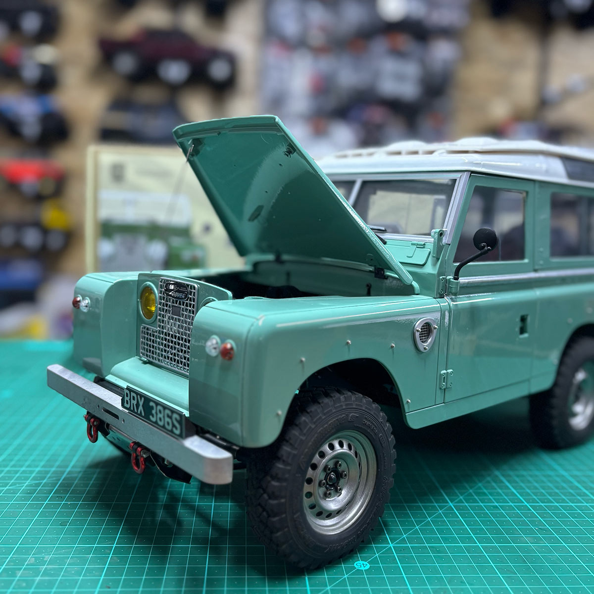 Boom Racing BRX02 Land Rover Series III 88 Station Wagon 1/10 4WD Radio Control Car Kit
